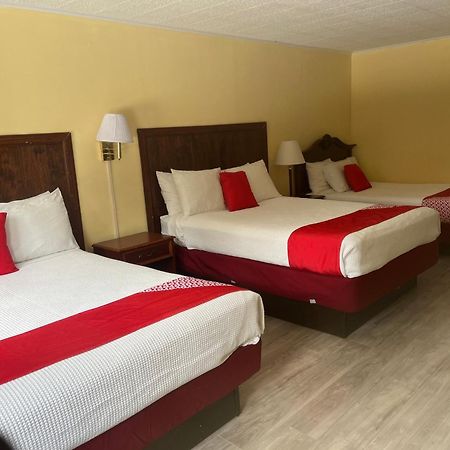 Buena Vista Inn Motel Delhi Екстериор снимка