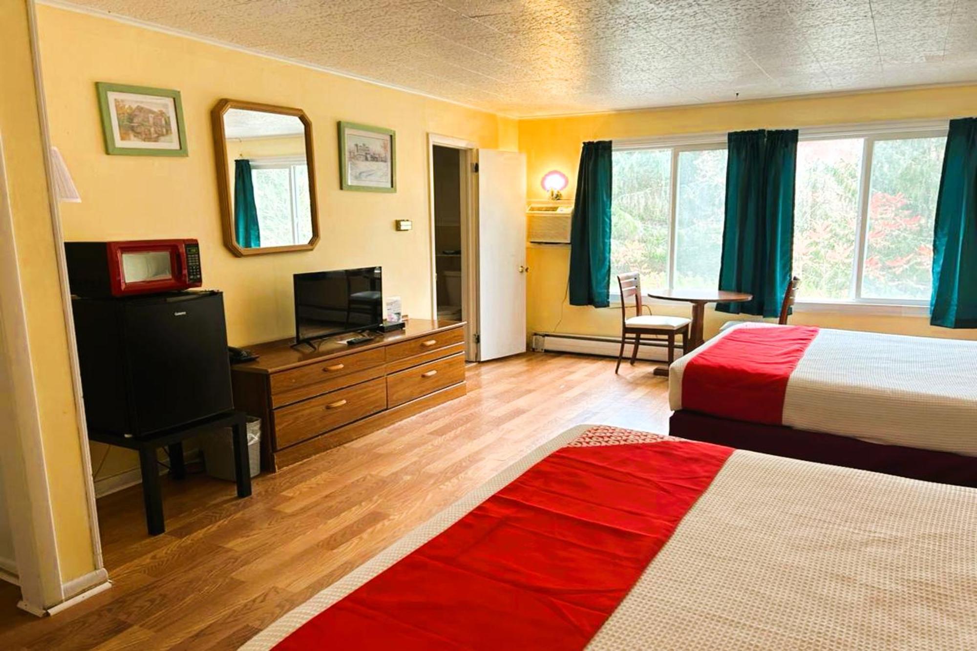 Buena Vista Inn Motel Delhi Екстериор снимка
