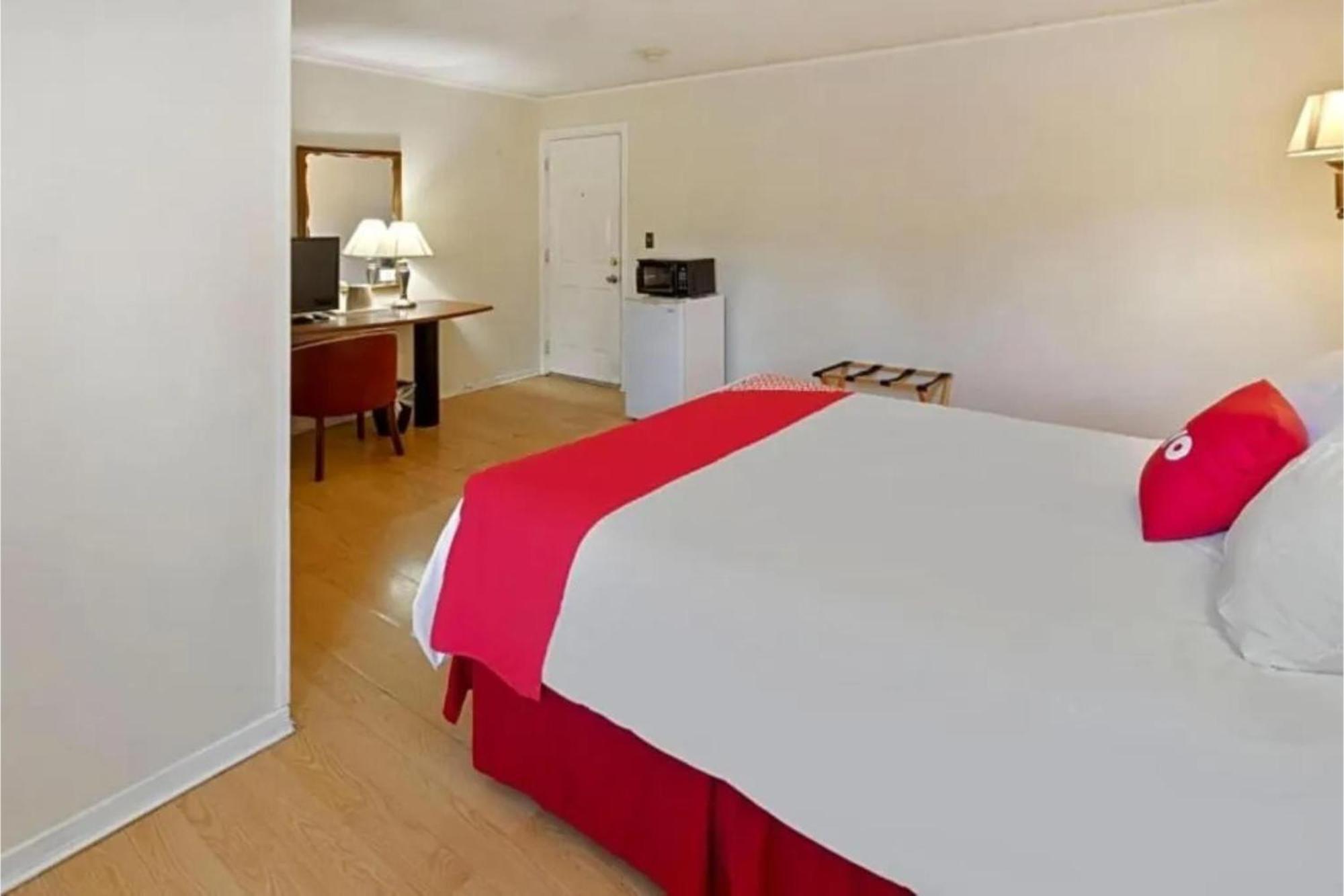 Buena Vista Inn Motel Delhi Екстериор снимка