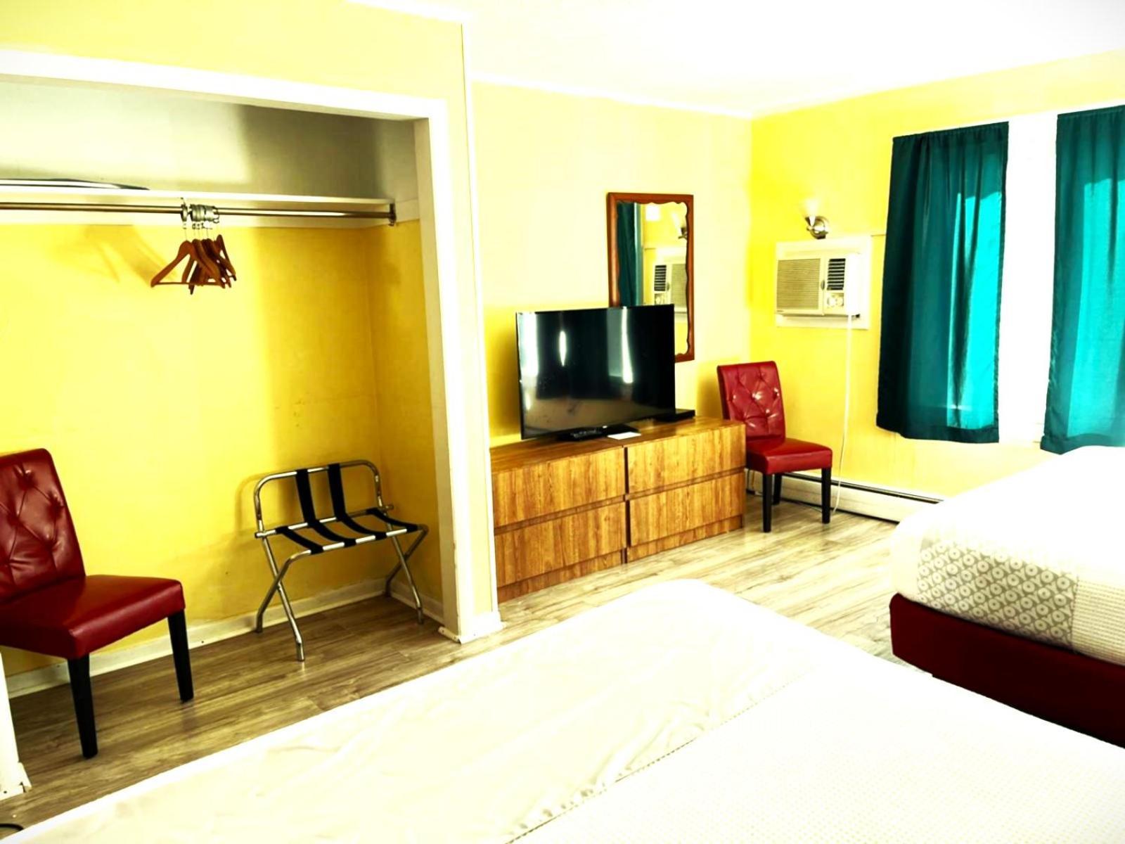 Buena Vista Inn Motel Delhi Екстериор снимка