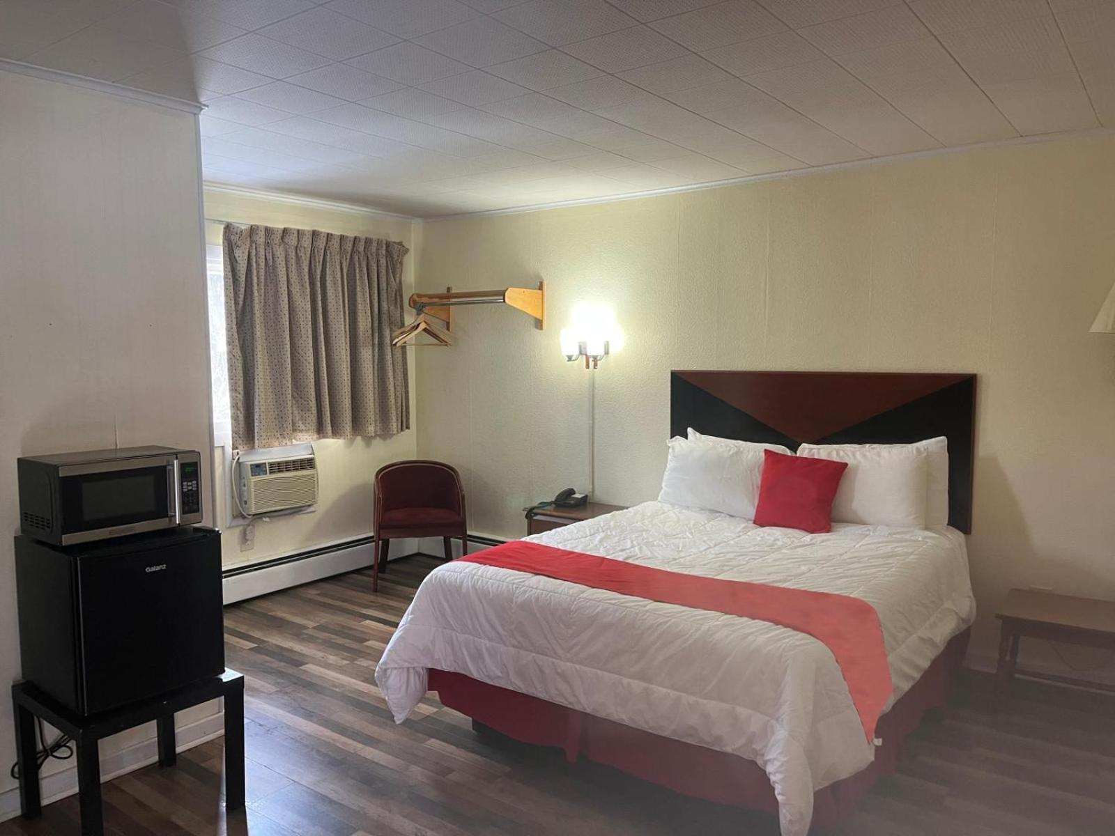 Buena Vista Inn Motel Delhi Екстериор снимка