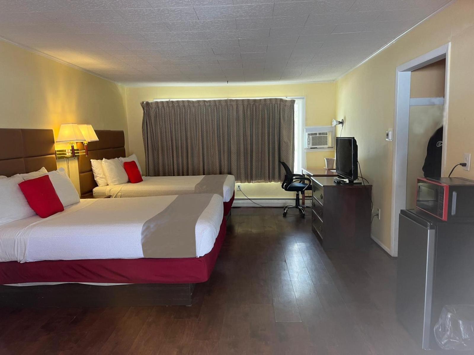 Buena Vista Inn Motel Delhi Екстериор снимка